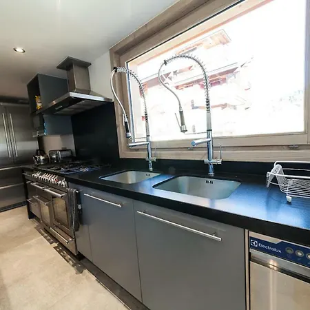 Chalet Explorer